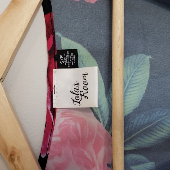 Lolas Room Sheer Ruche Front Crop Floral Blouse Sm - Picture 5 of 9